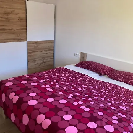 بيت للعطل First Vrtovin Crnice