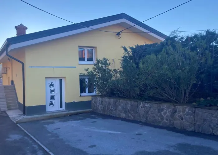 Nyaraló First Vrtovin