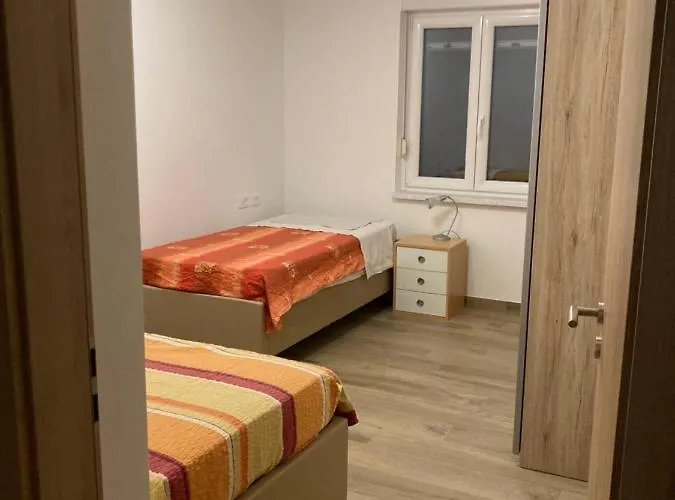 First Vrtovin Casa vacanze *